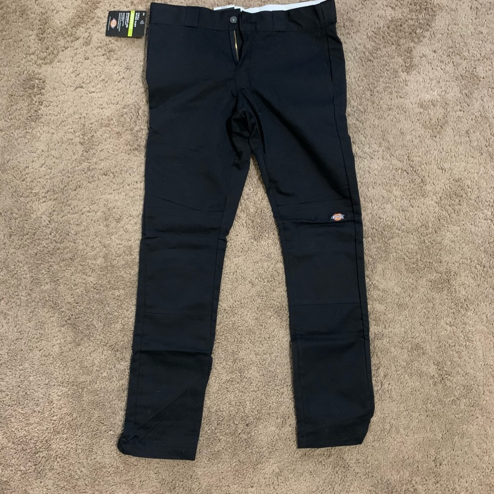 32 x 32 Dickies Skinny Straight flex pants. new with tags. navy.